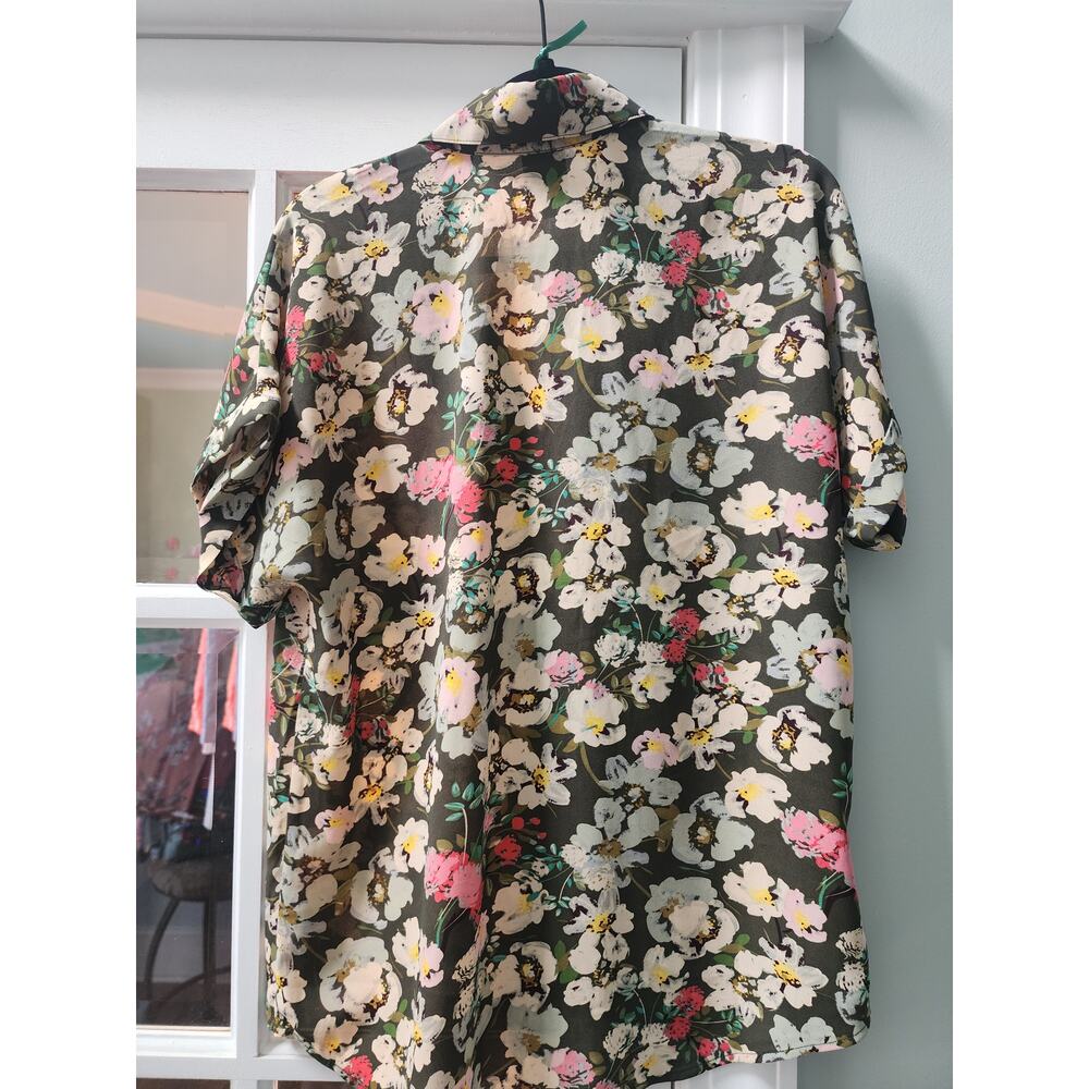 Cabi Short Sleeved Blouse, Muted Color Scheme Size Small